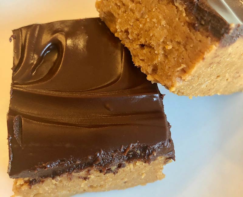 Low Carb Peanut Butter Chocolate Bars (Keto) Recipe from That Vibrant Life